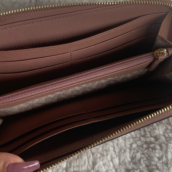 Michael Kors large jet set dusty rose wallet - Picture 5 of 5